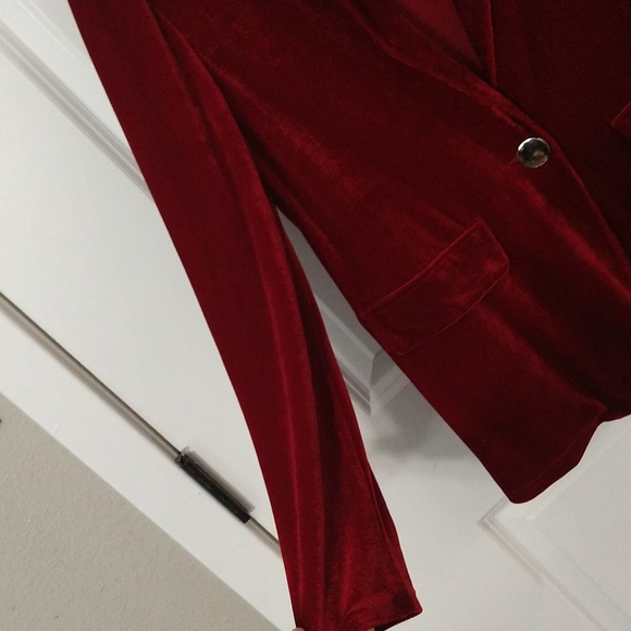 Beautiful Dark Red Velvet Shein Blazer - Picture 4 of 10